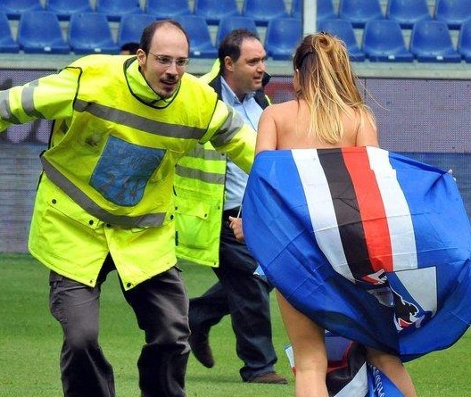 脚步戛然而 脚步戛然而